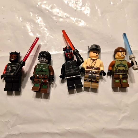 Star Wars Action Figures Set with Lightsabers like new